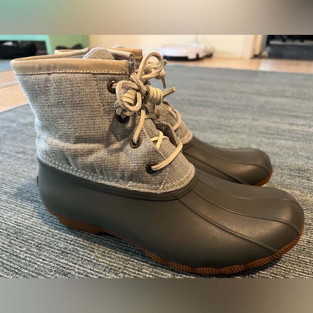Sperry Duck Boots; silver sparkle size 9